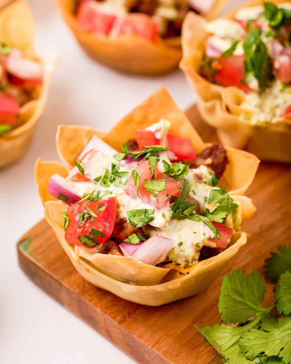 coupes à tacos au bœuf emballées dans un wonton