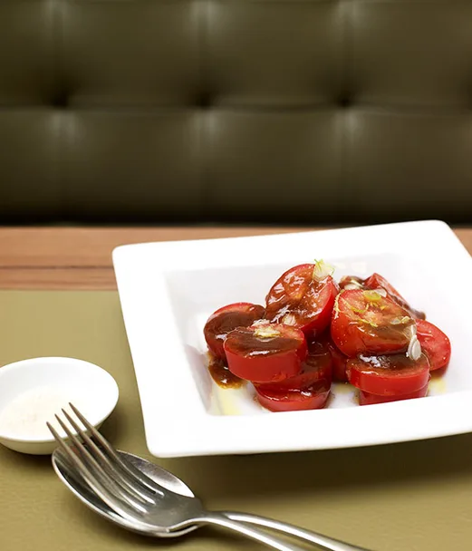 Salade de tomates avec vinaigrette au tamarin