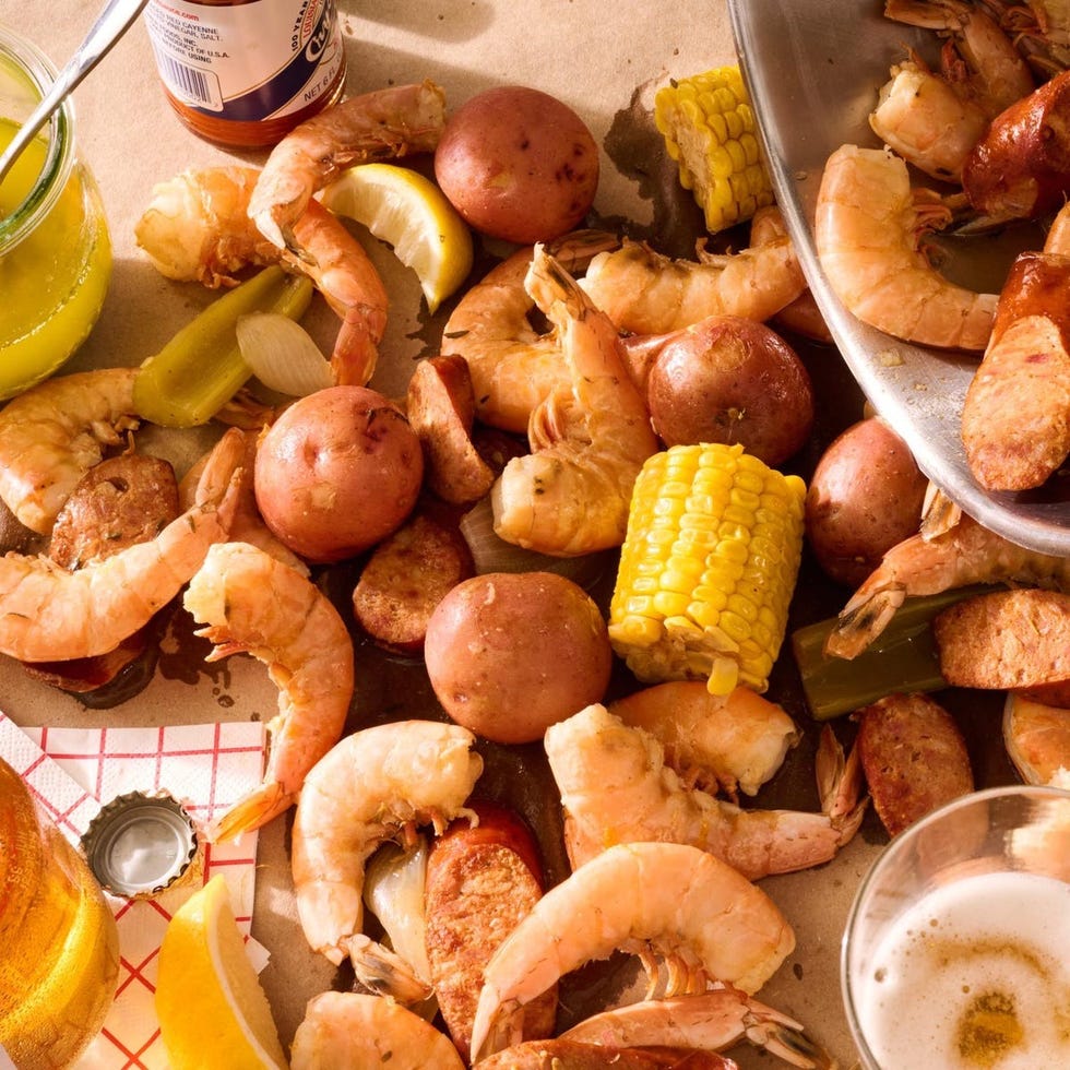 faire bouillir les crevettes pour le dîner d'été