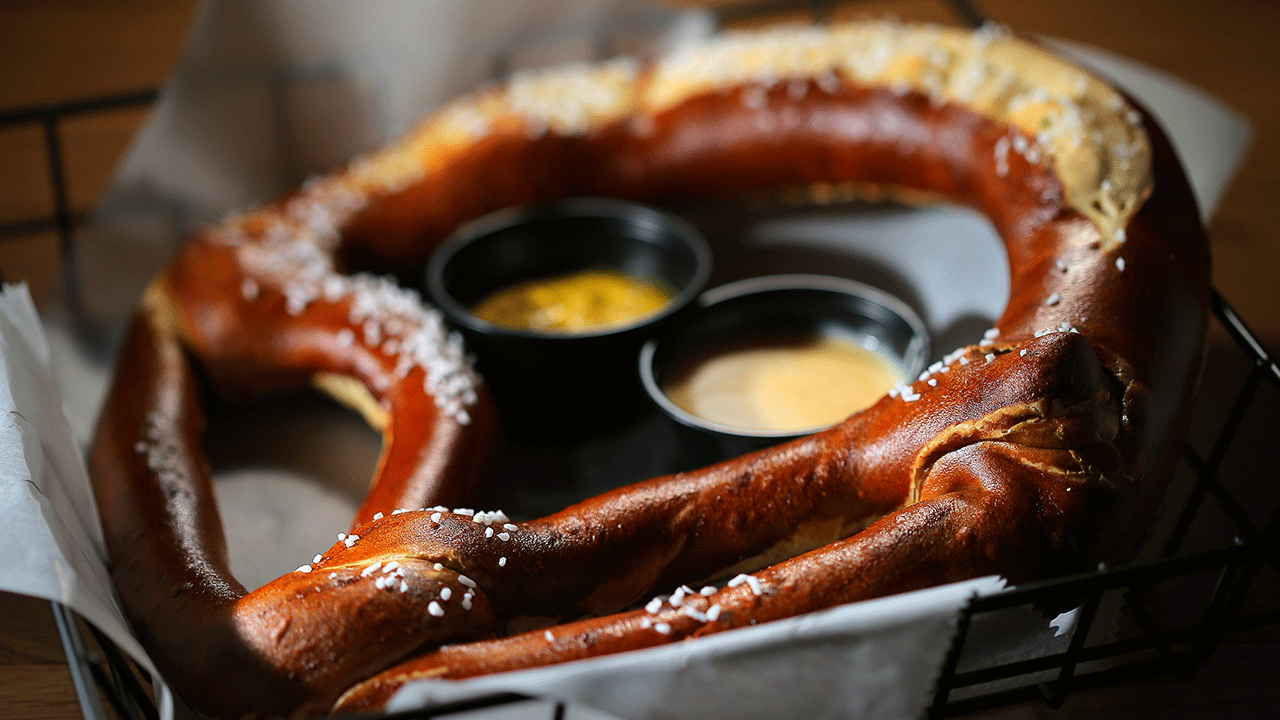 Bretzel moelleux au fromage à la bière