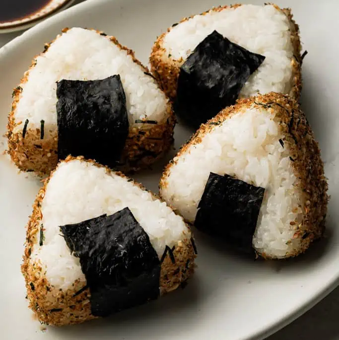 recettes de restes de saumon onigiri saumon yuzu