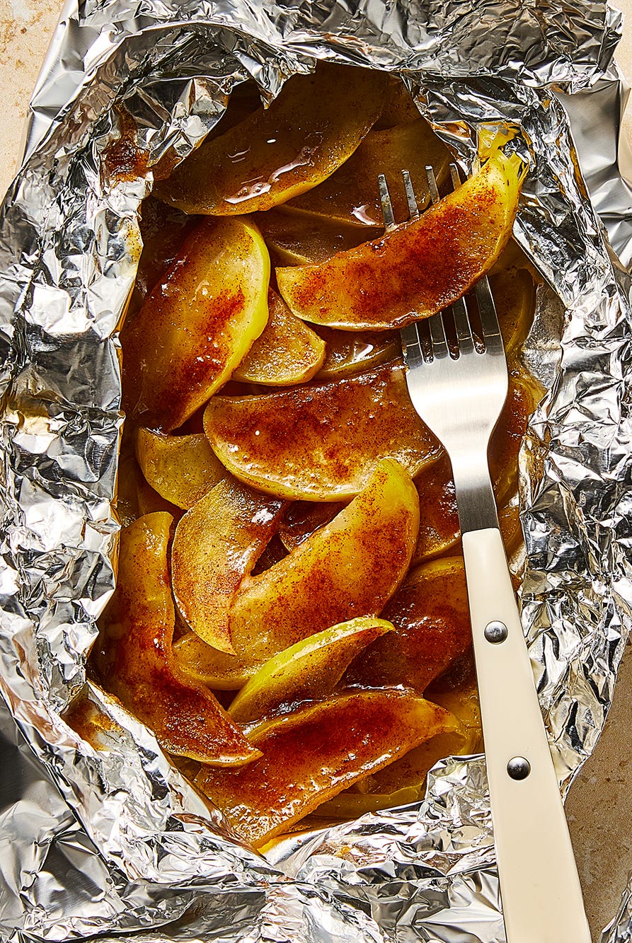 pommes saupoudrées de cannelle en sachets d'aluminium