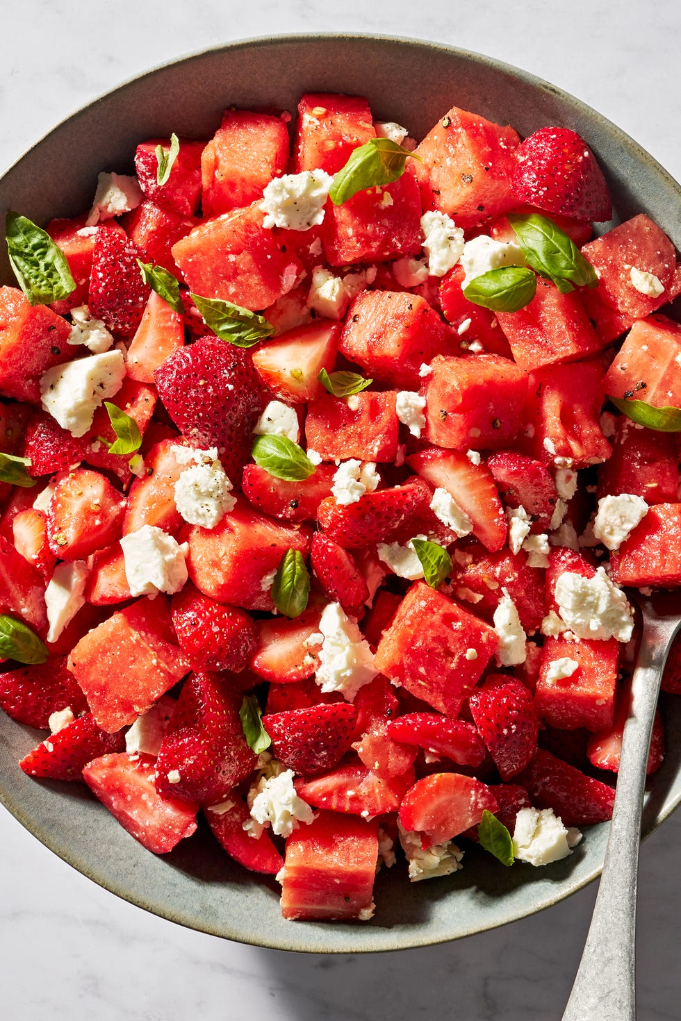 Caprese pastèque fraise avec feta et menthe