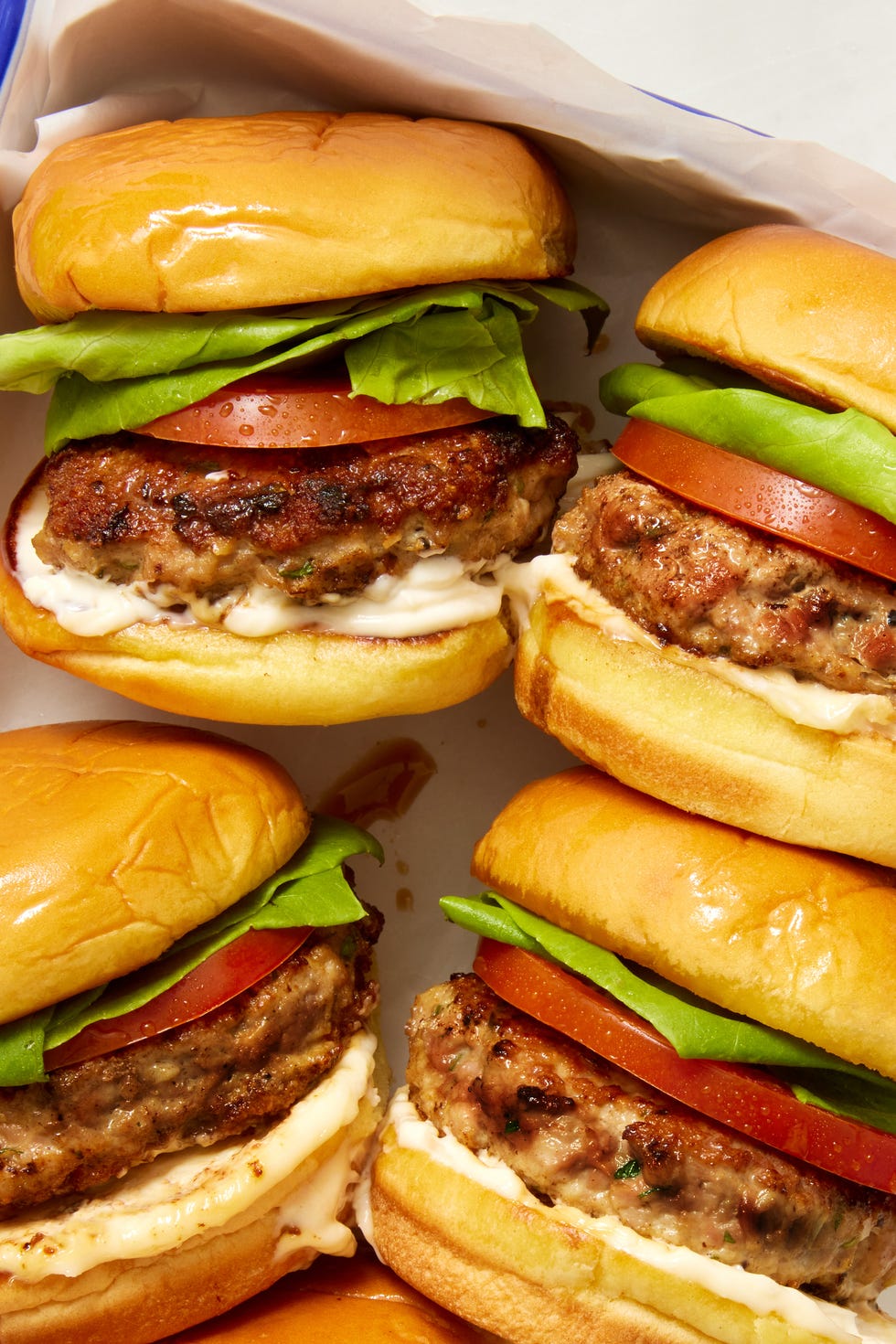 burger de dinde avec laitue et tomate