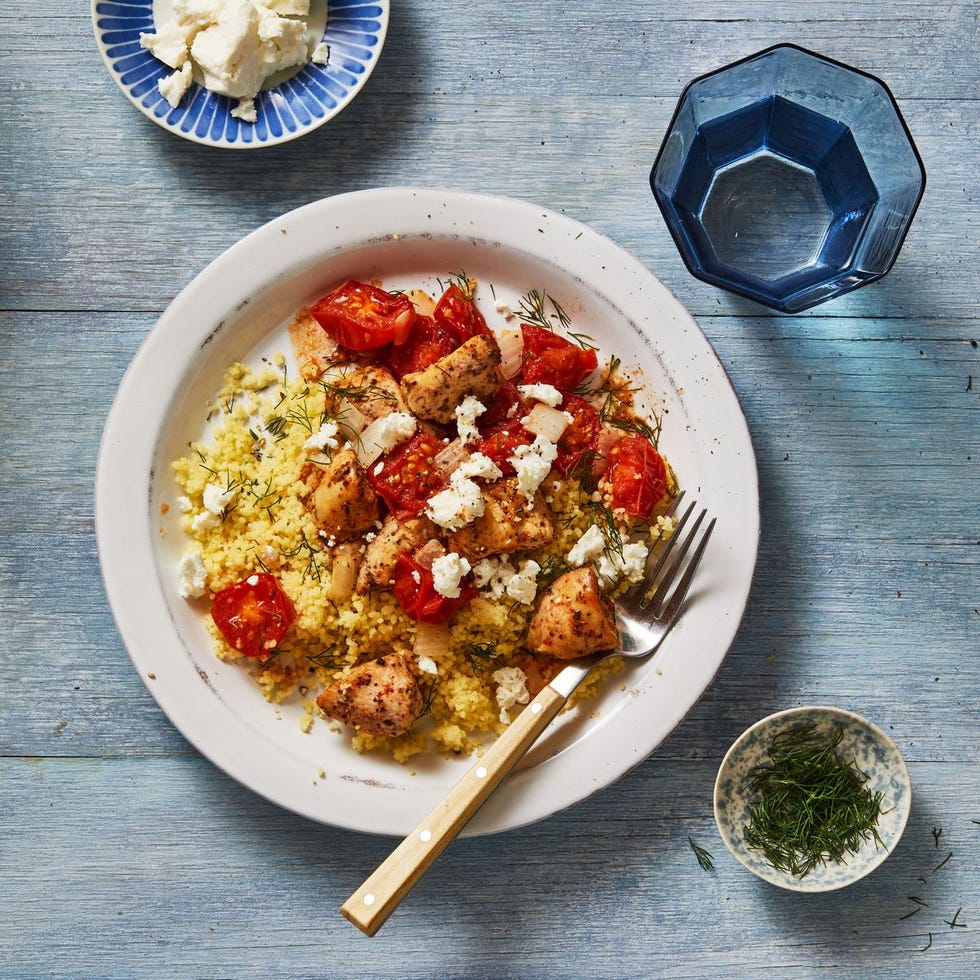 bols de poulet méditerranéens avec couscous