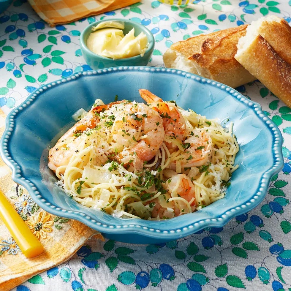 langoustines aux crevettes dans un bol bleu