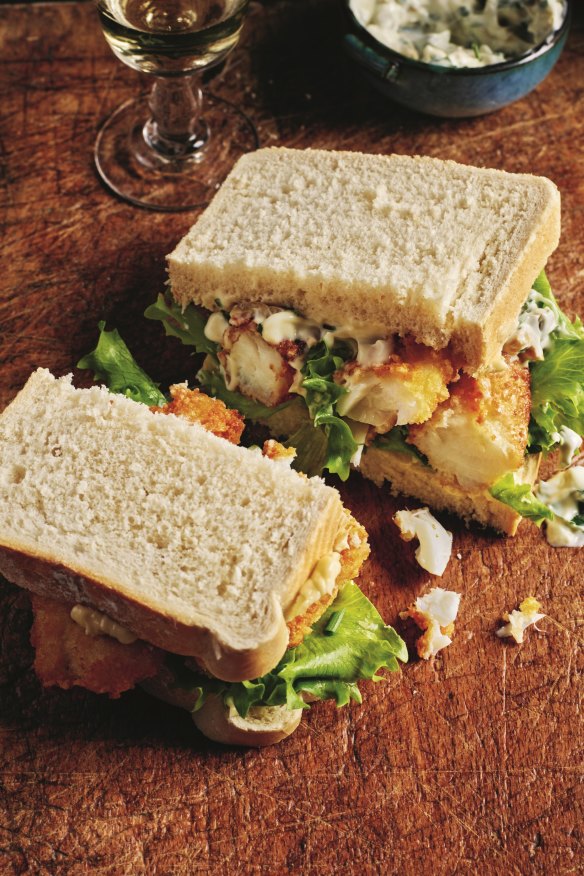 Sandwichs aux bâtonnets de poisson avec une « vraie » sauce tartare (en haut à droite).