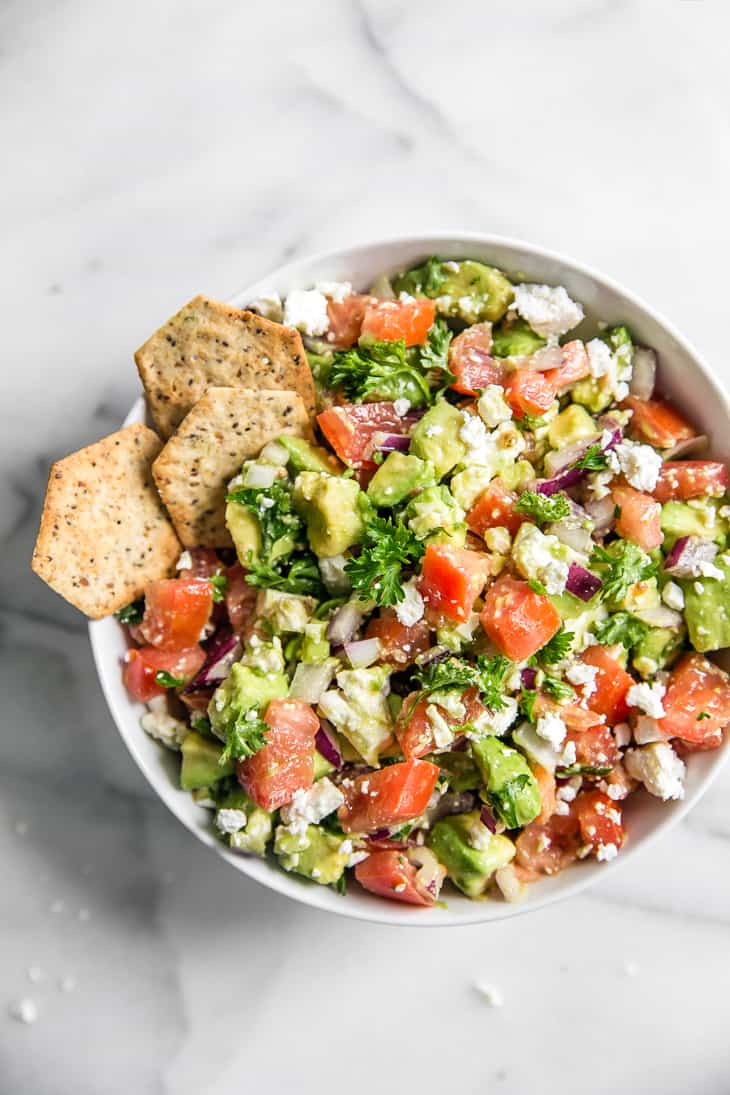 Trempette à l'avocat et à la feta sérieusement addictive