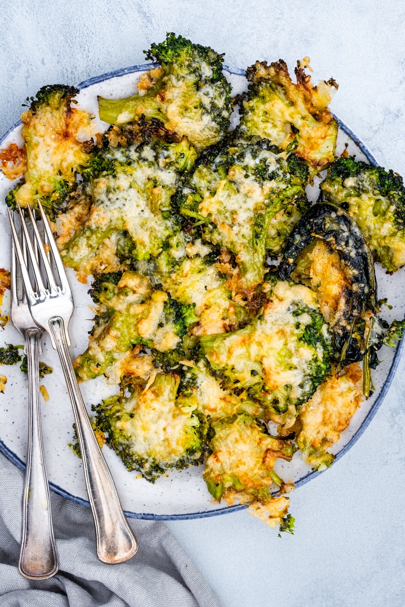 Écrasé de brocoli au parmesan et à l'huile d'olive infusée à l'ail