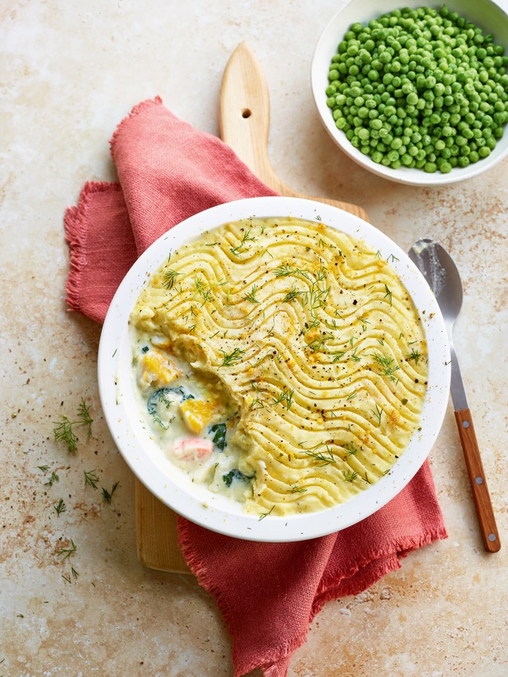 Faire une tarte au poisson à partir de rien au micro-ondes évite bien des tracas, surtout si vous utilisez de la purée de pommes de terre surgelée.