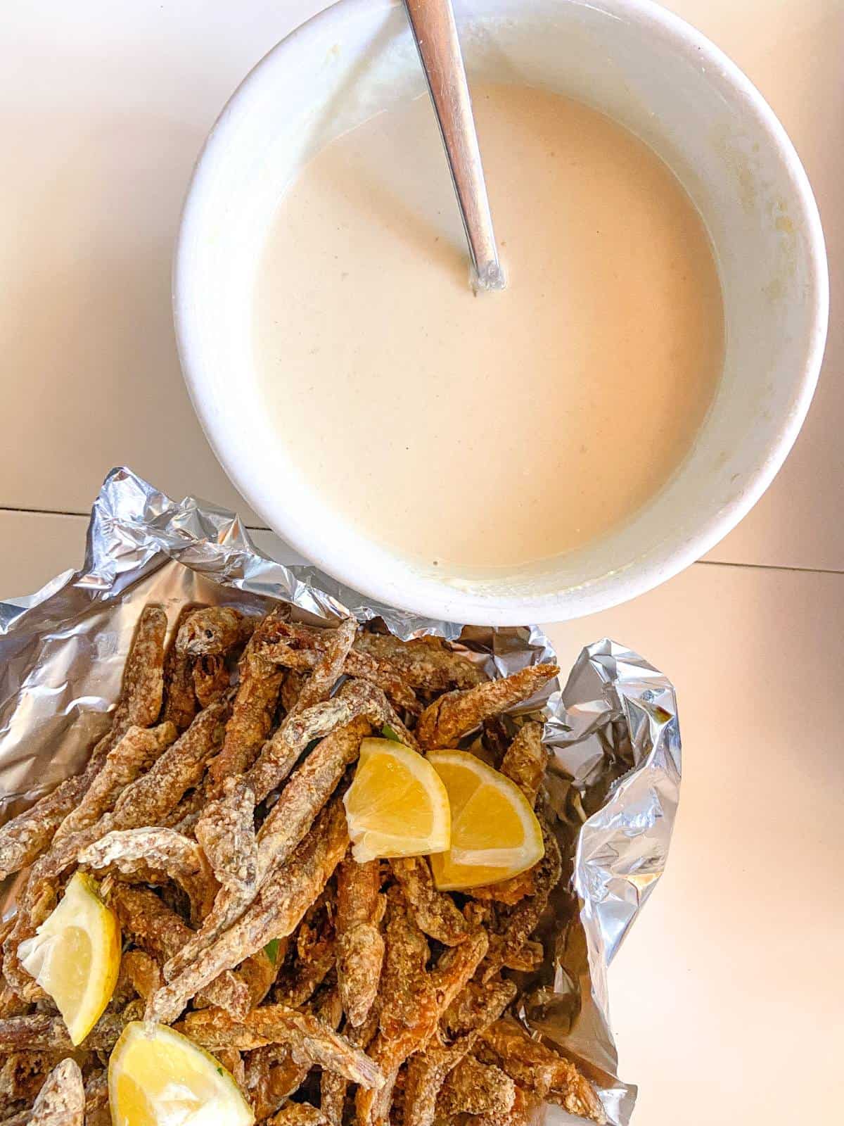 éperlan frit avec sauce