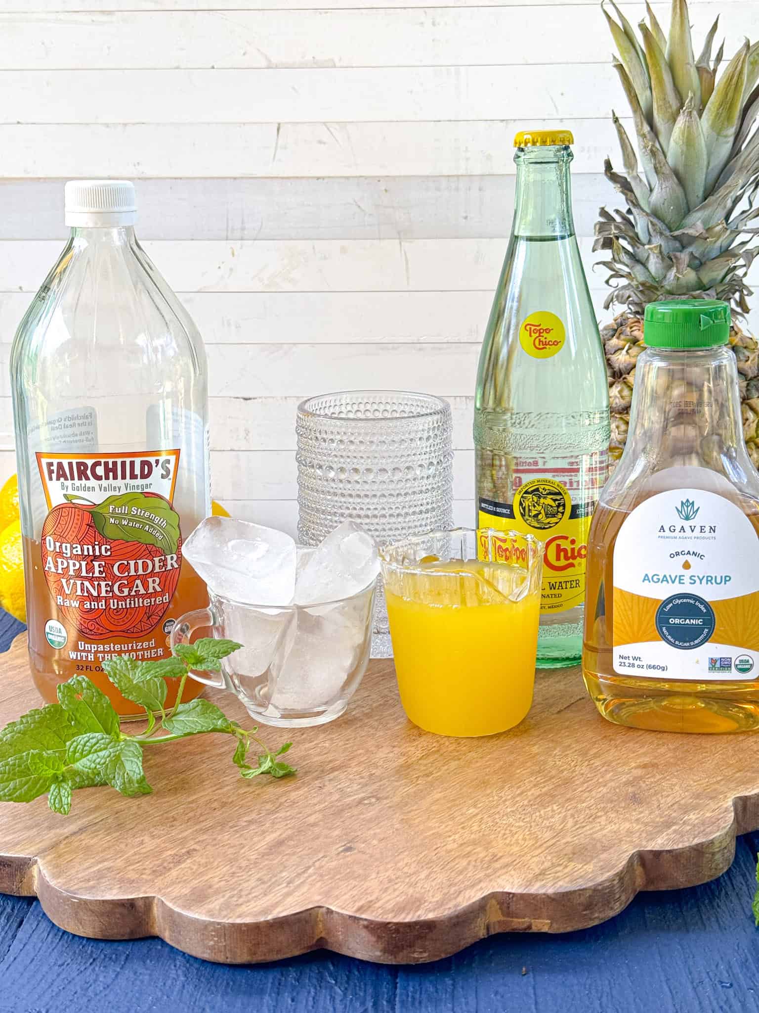 acv jus d'ananas topo chico agave et glace