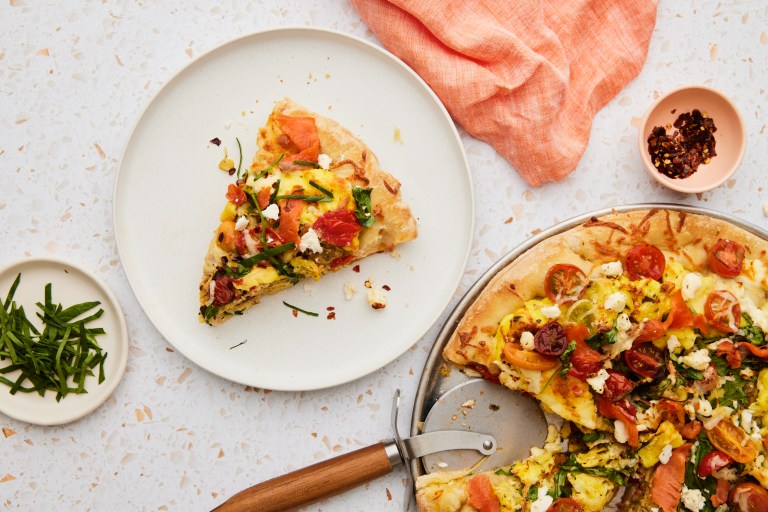 Pizza petit-déjeuner au saumon fumé