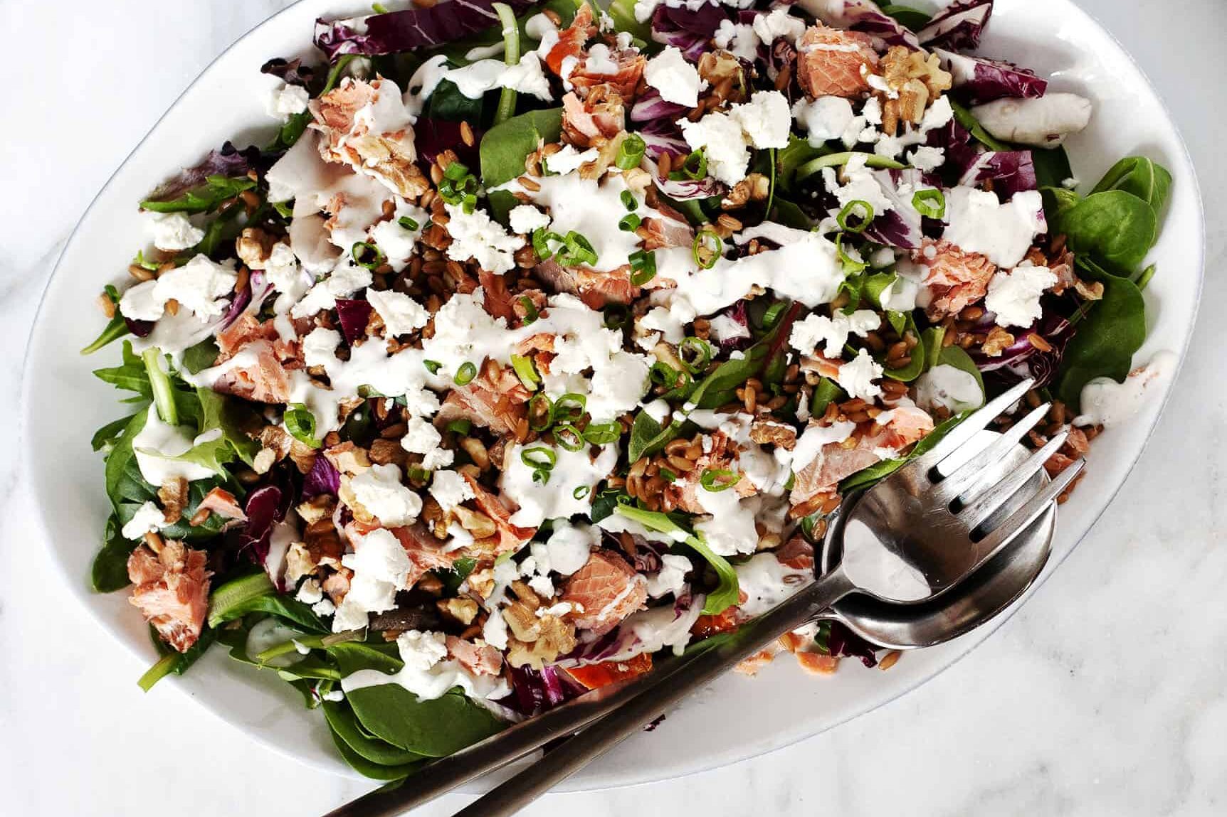 Salade de saumon fumé, farro, chèvre et trévise