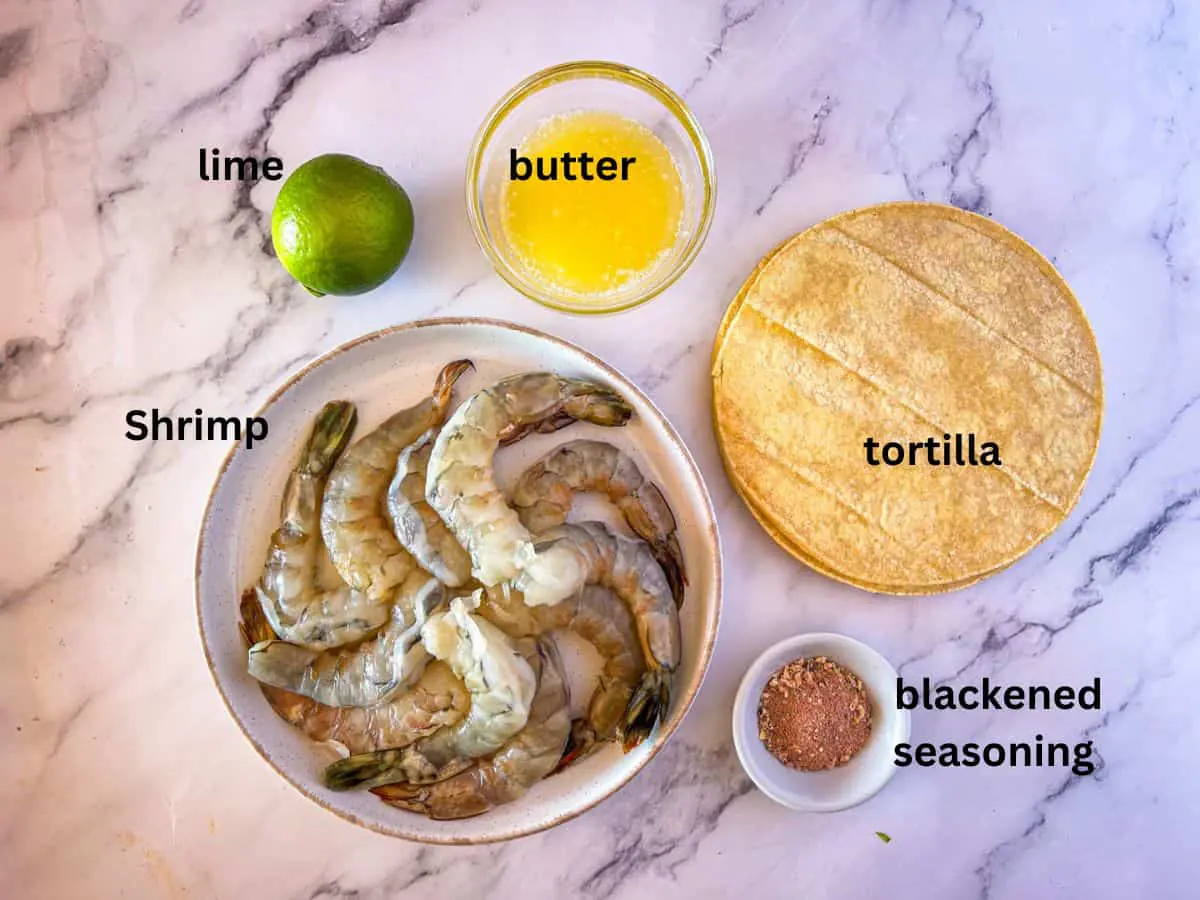 Ingrédients des tacos aux crevettes noircies