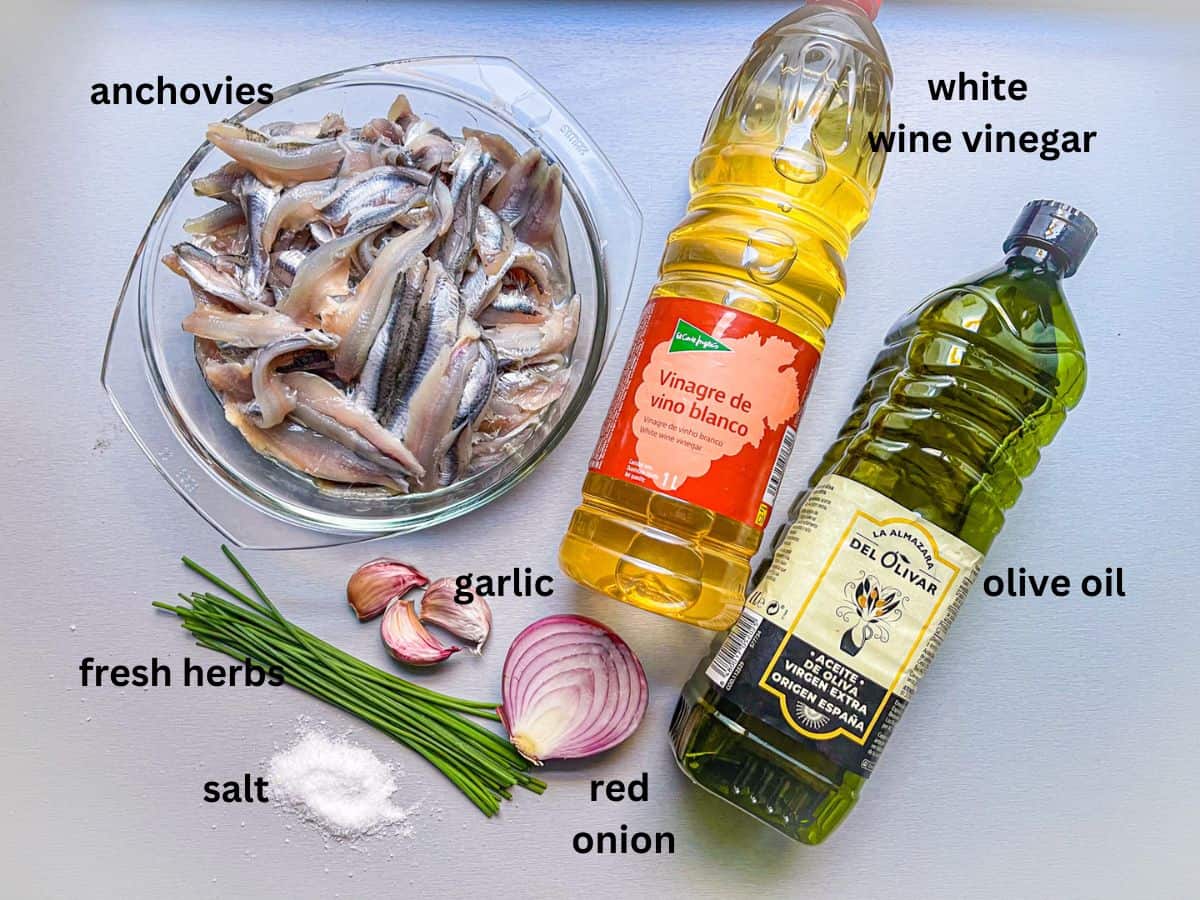 Les ingrédients des bocarones disposés sur une table.