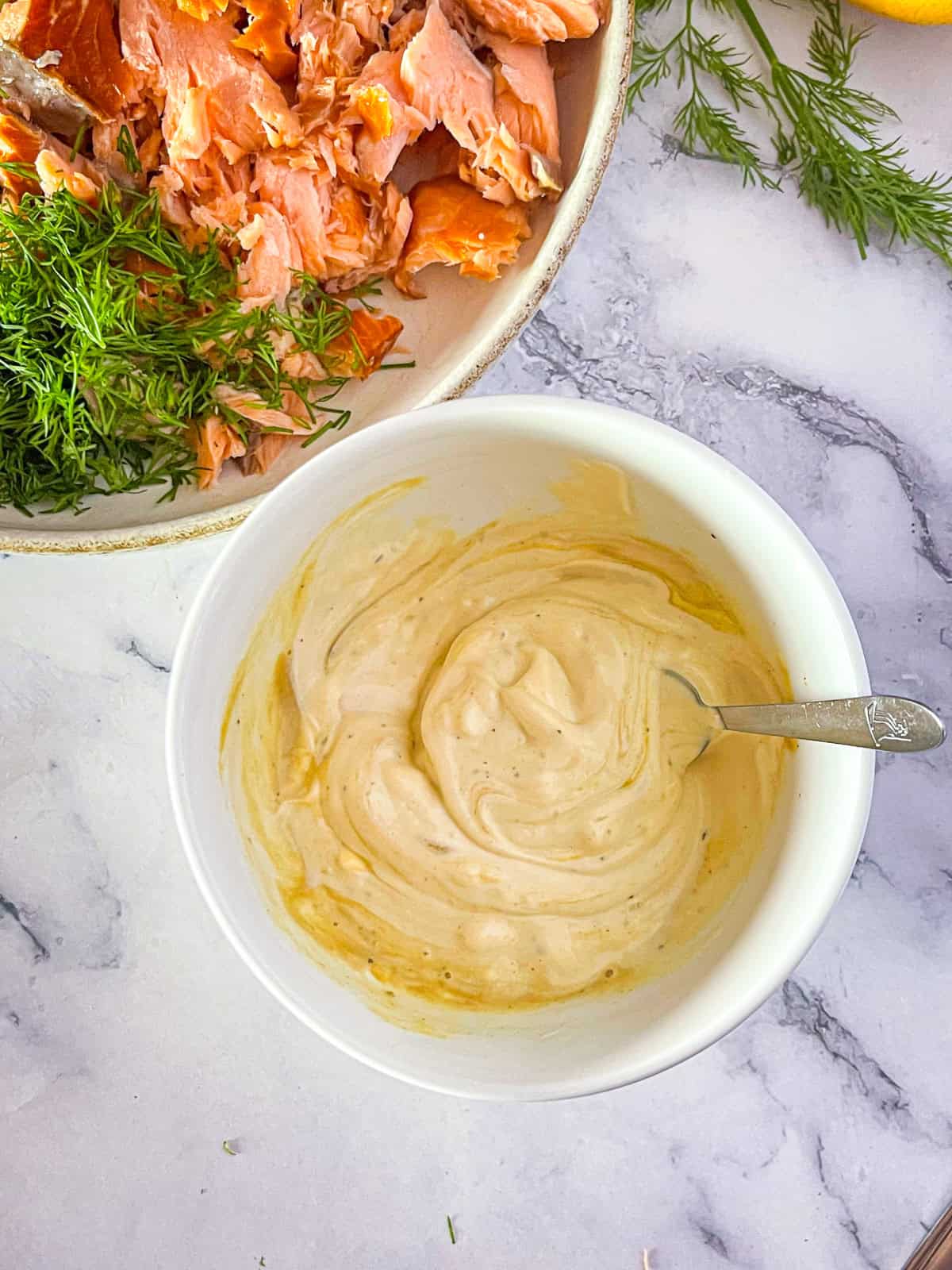 Droit crémeux mélangé dans un bol.