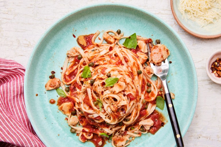 Pâtes aux crevettes et à la tomate à l'autocuiseur