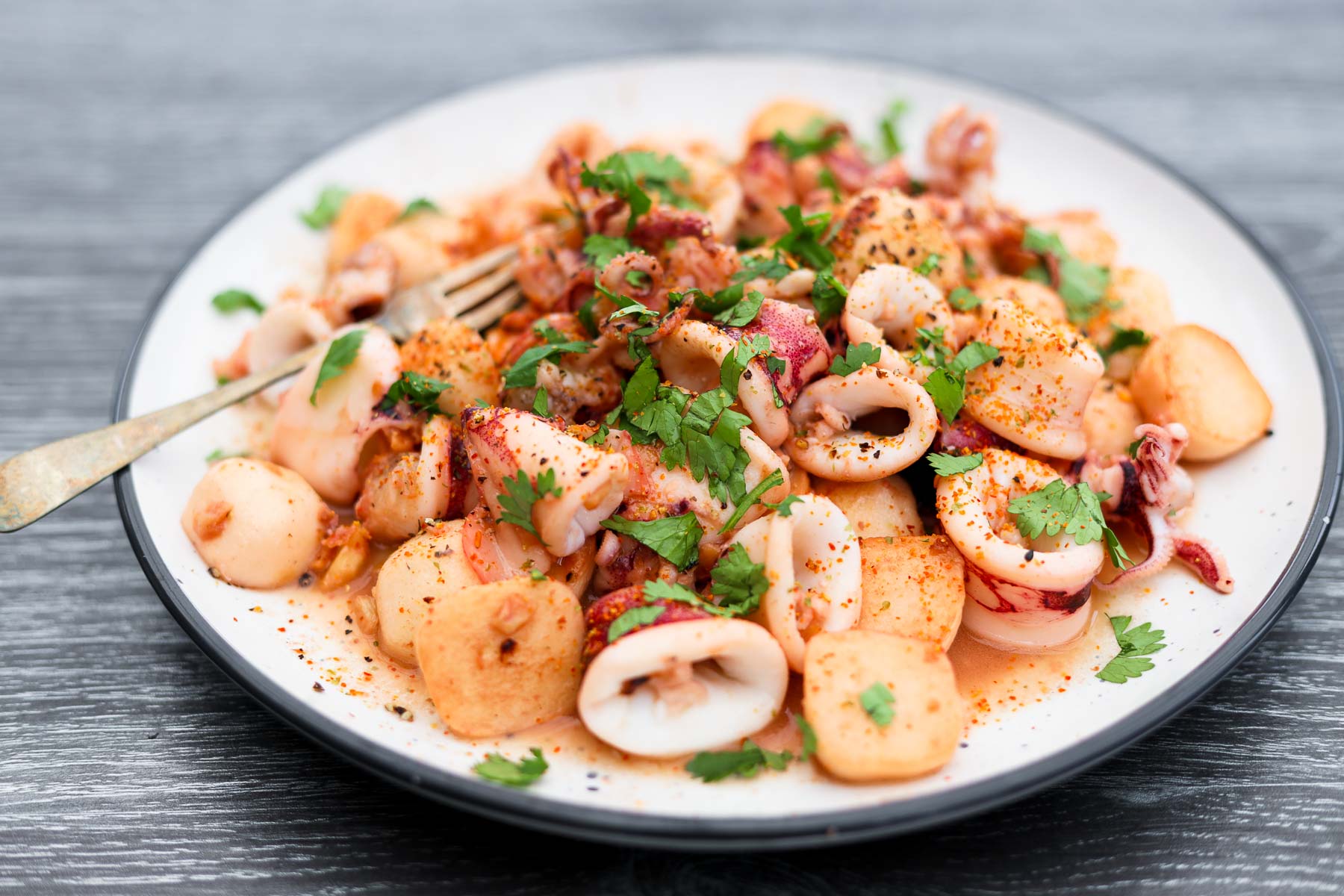 Calmar en citron, piment et olive