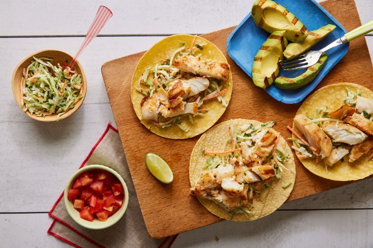 Tacos de morue grillée et d'avocat