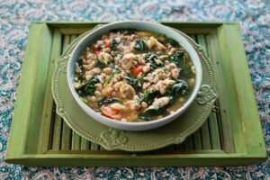 Haricots blancs, palourdes et soupe d'épinards