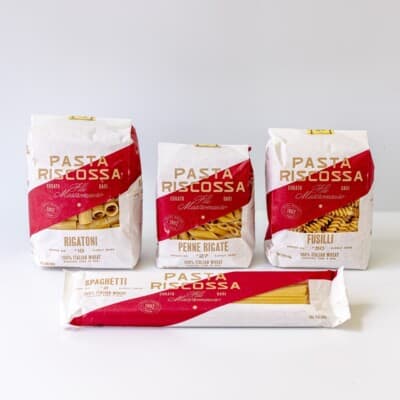 Packages de Rigatoni, Penne, Fusilli et Spaghetti de la boutique de vaisselle méditerranéenne.