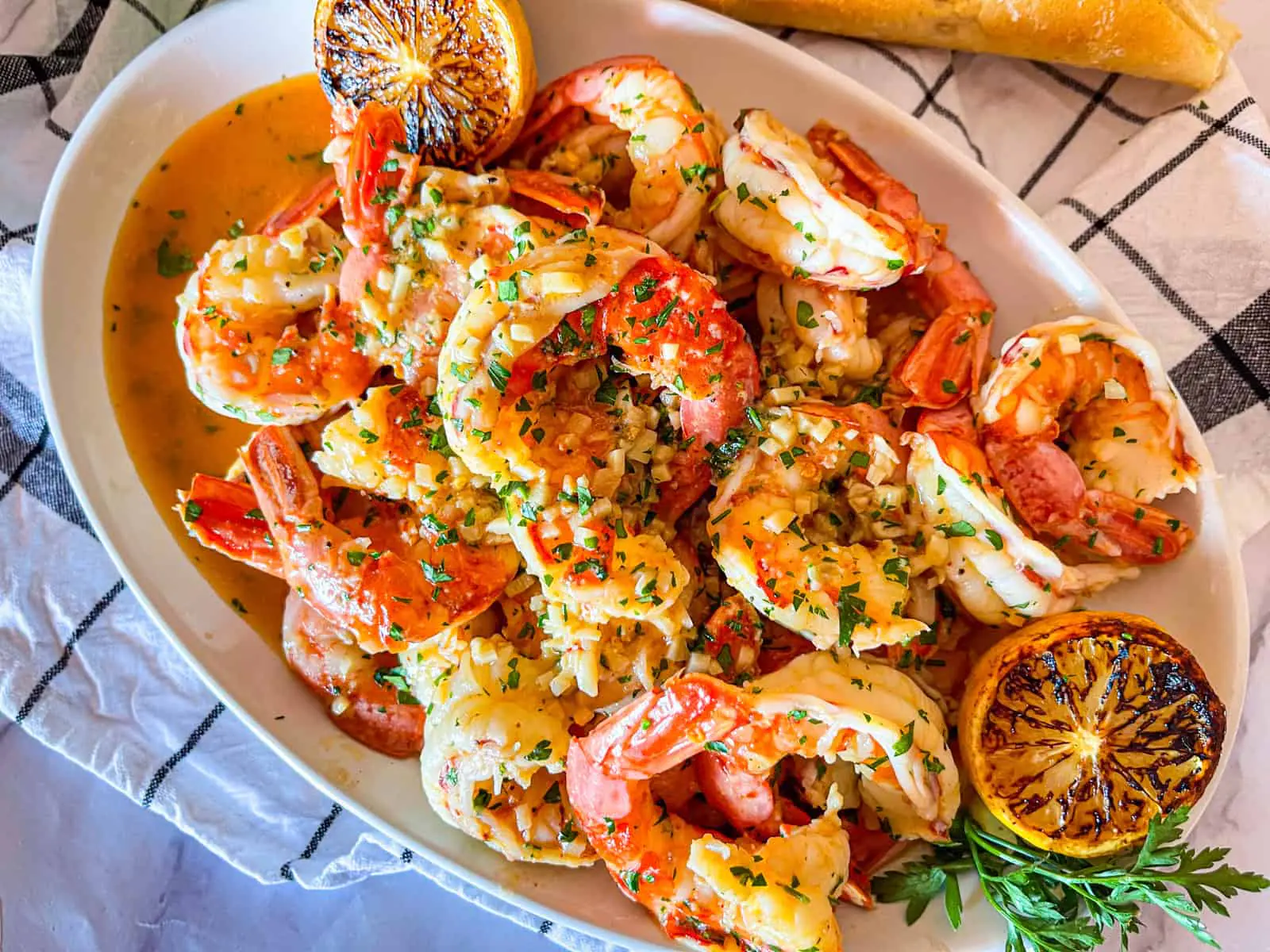 Scampi de crevettes sans vin au citron et au persil