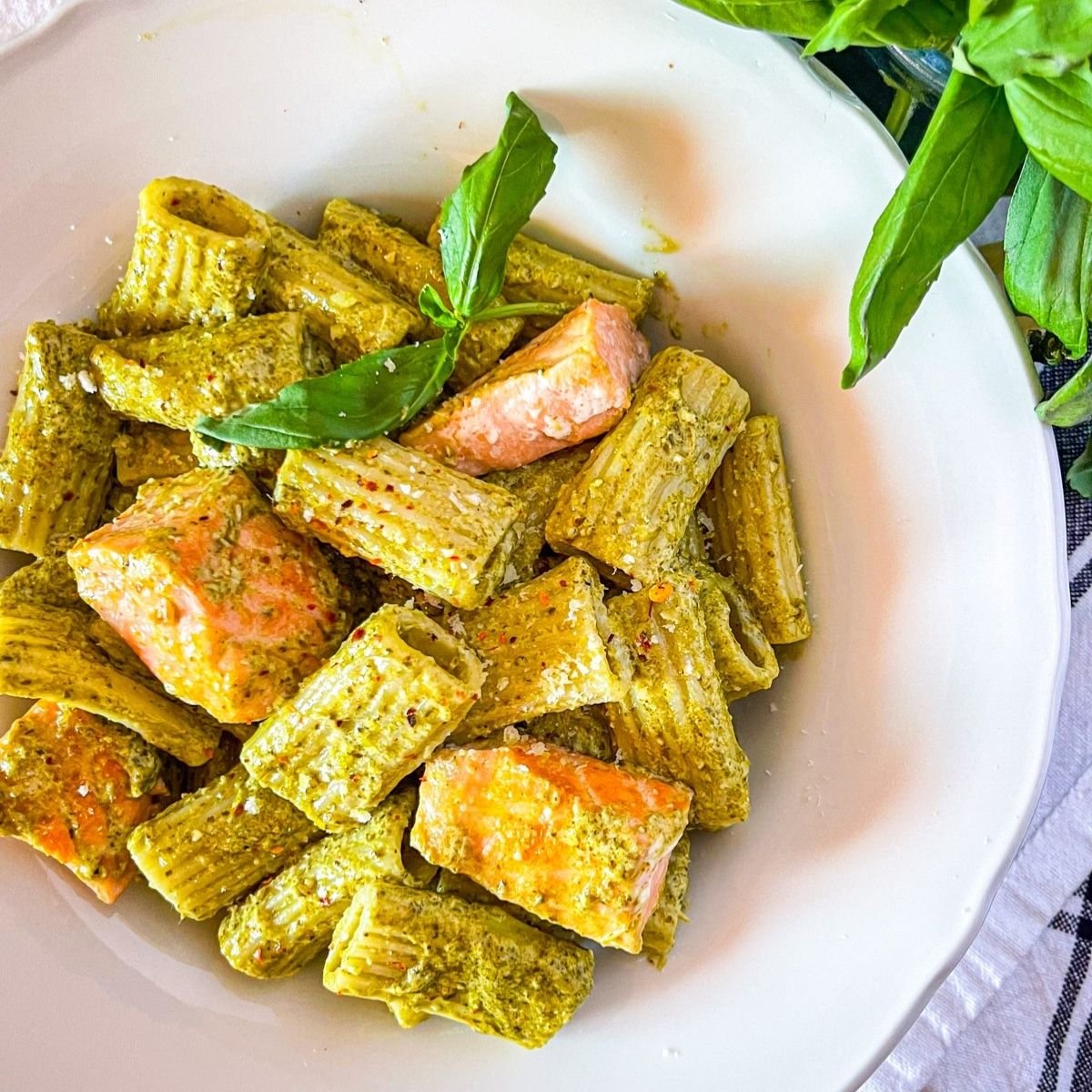 Recette de pâtes de pesto de saumon facile (20 minutes)