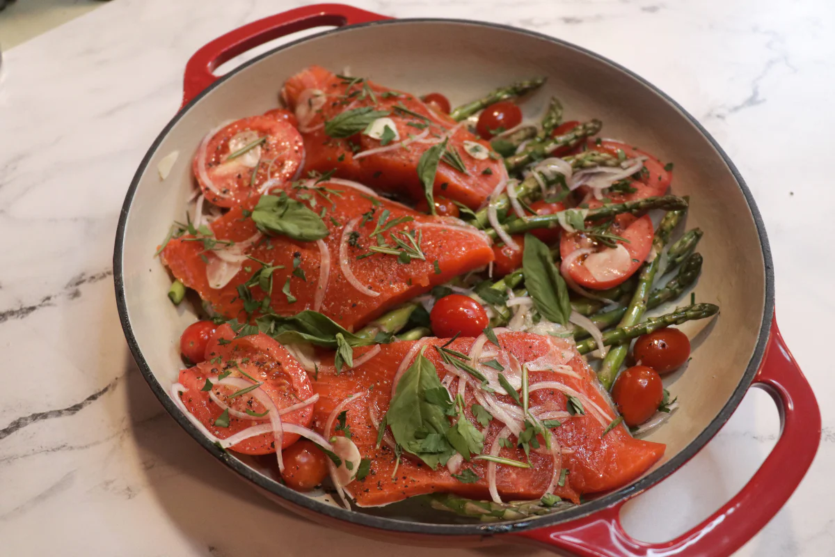 Saumon rouge rôti au four Primavera avec gremolata d'artichauts – Wild For Salmon