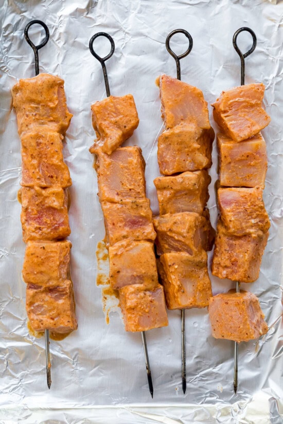 Brochettes d'espadon au curry rouge thaïlandais