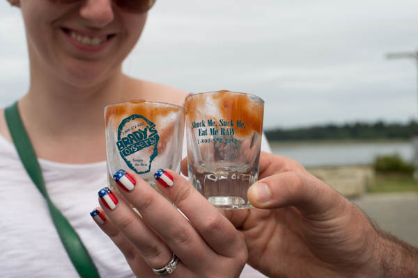 à l'année prochaine (vérifiez les ongles cool de Leah, elle les fait elle-même)