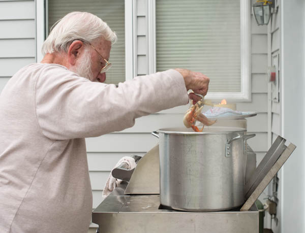 Le chef cuisinier de crabe.