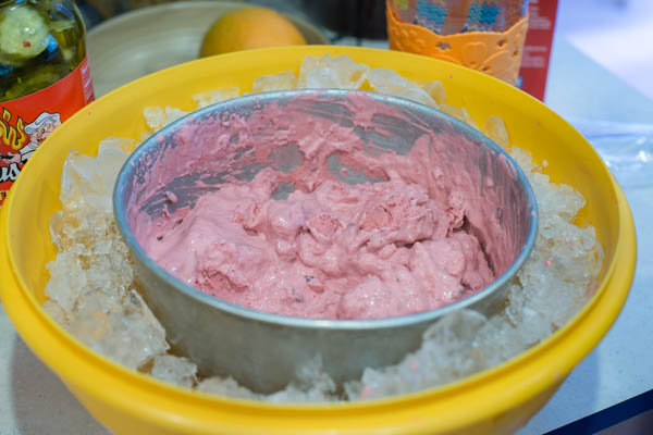 Congeler pendant 45 minutes, la surface ressemblera à un pudding.