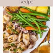 Calamars grillés sur une assiette servis avec pommes de terre et légumes.