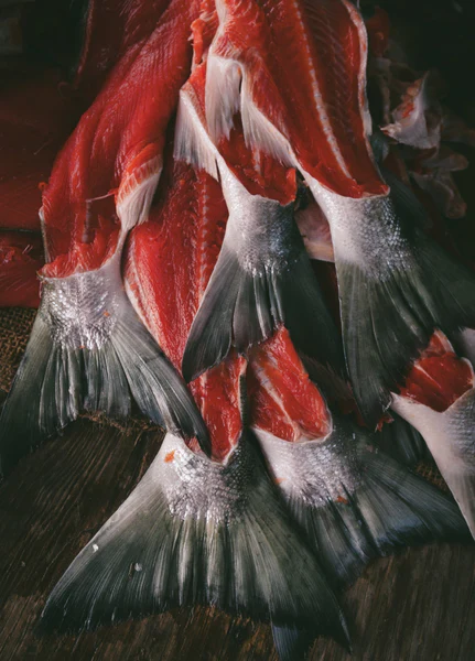 Friandises pour chiens aux fruits de mer durables Salmon Sisters x AlaSkins