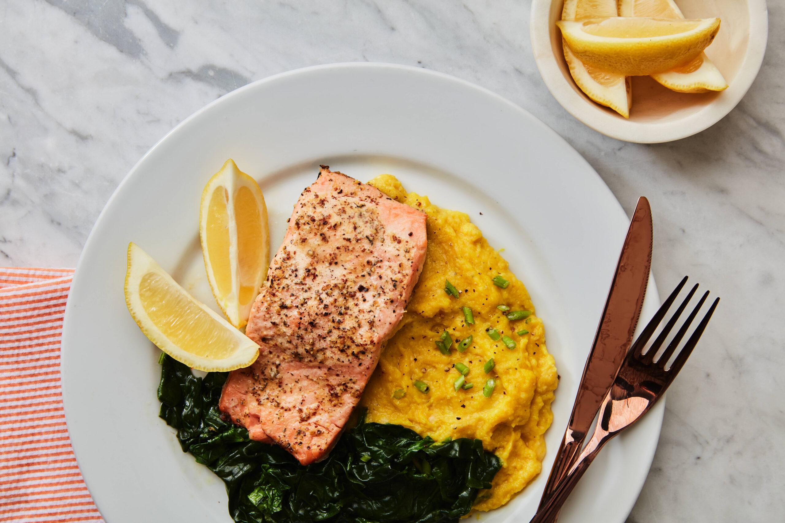 Ce saumon glacé à la moutarde est le repas ultime de réinitialisation après les vacances