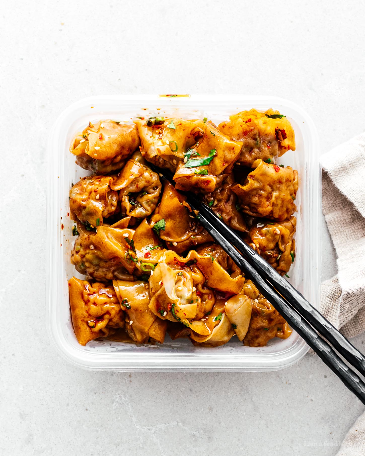 Recette de wontons à l'huile de chili épicée | www.iamafoodblog.com