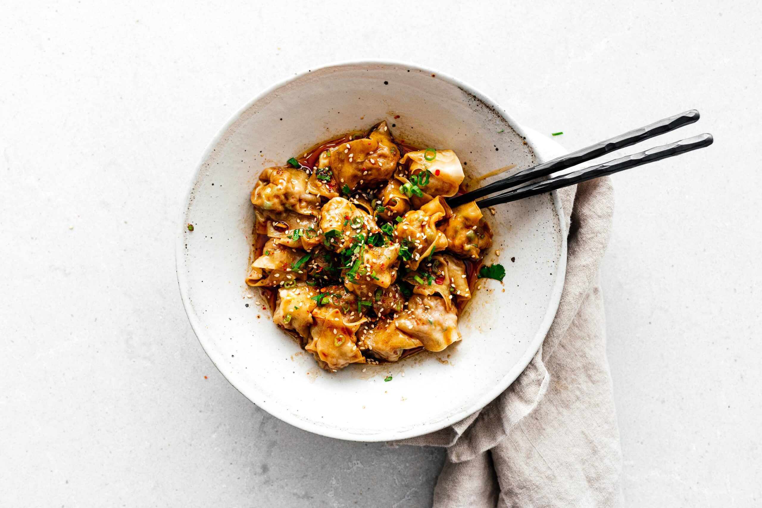 Recette de Wontons épicés à l'huile de chili · je suis un blog culinaire