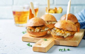 Sliders de gâteau au crabe et au fromage à séparer