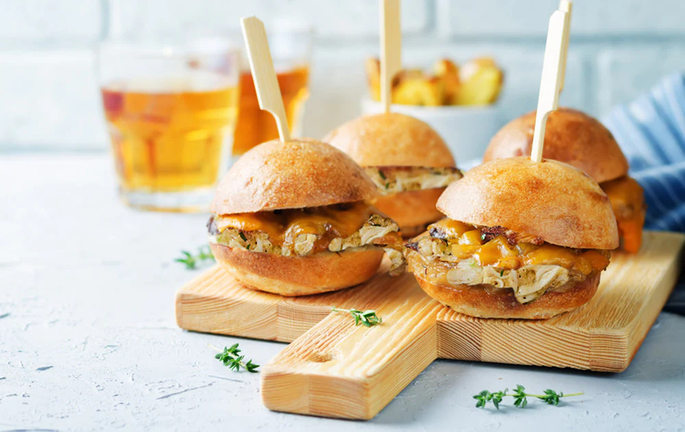 Sliders de gâteau au crabe et au fromage à séparer