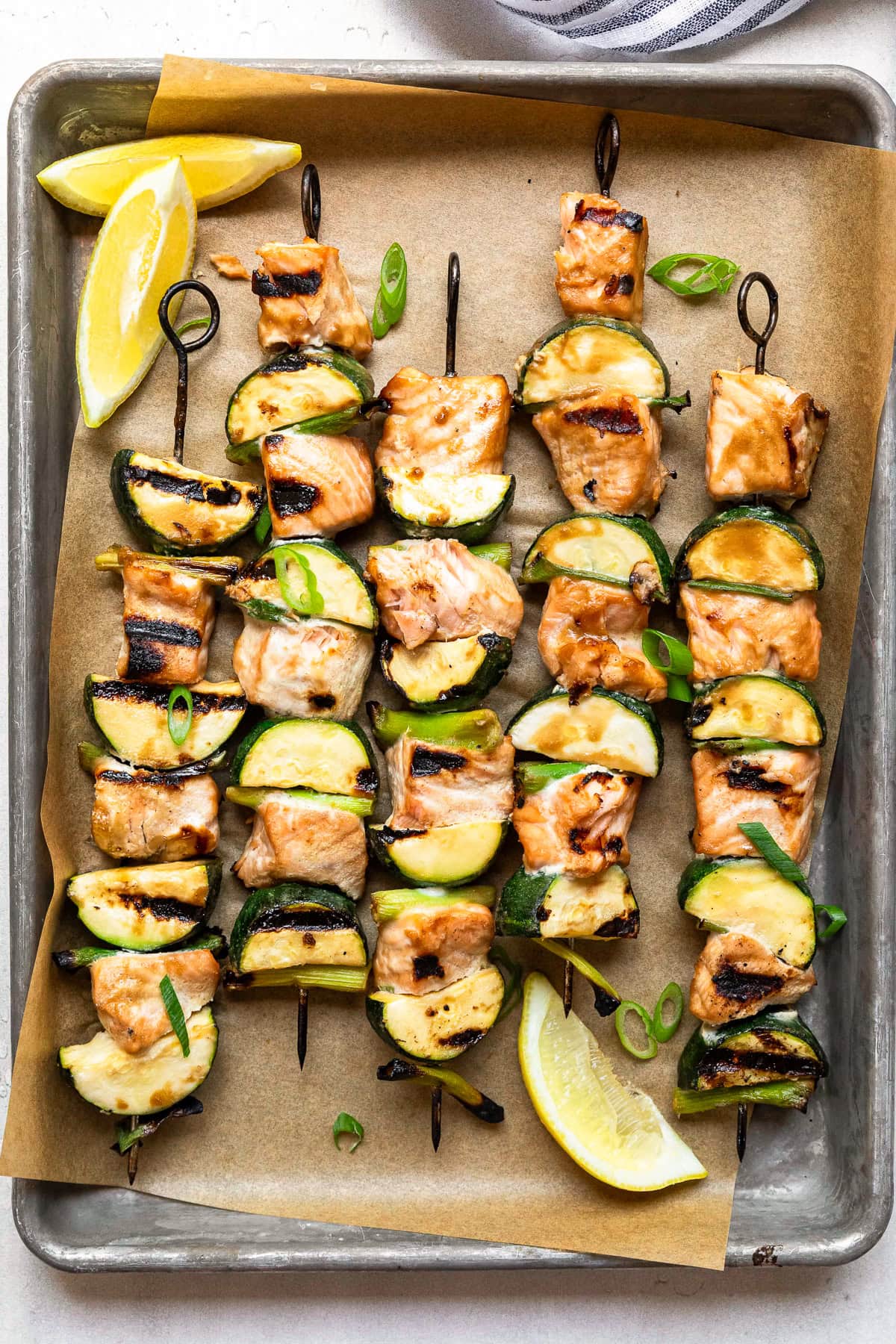 Brochettes de saumon grillé au miso