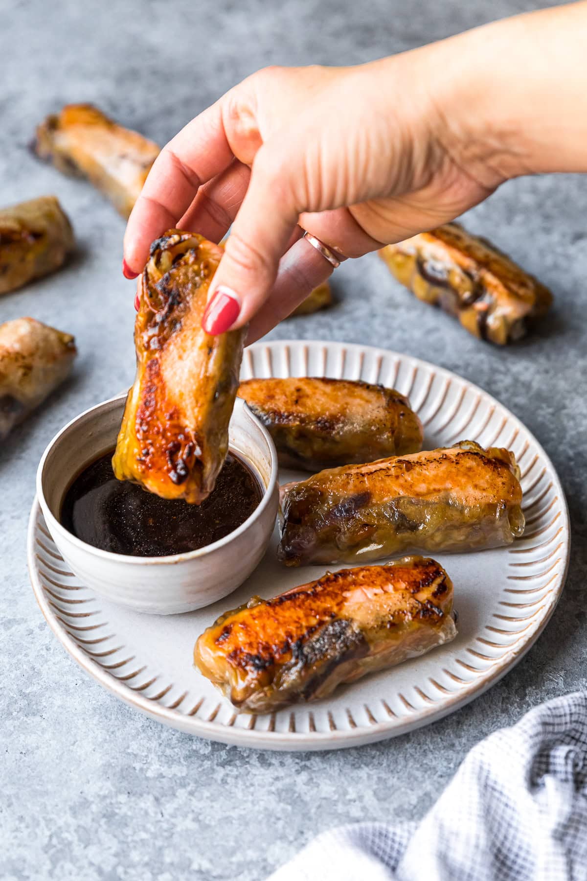 Rouleaux de printemps au saumon