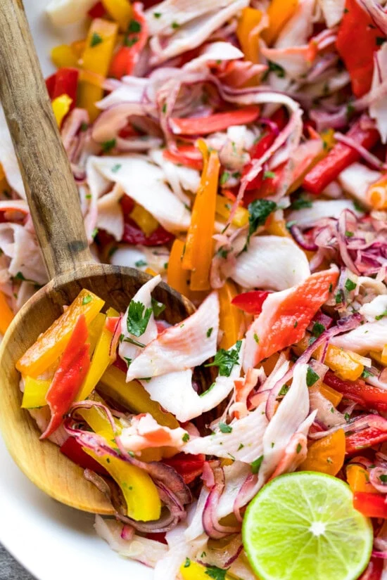 Salade de crabe aux poivrons et citron vert