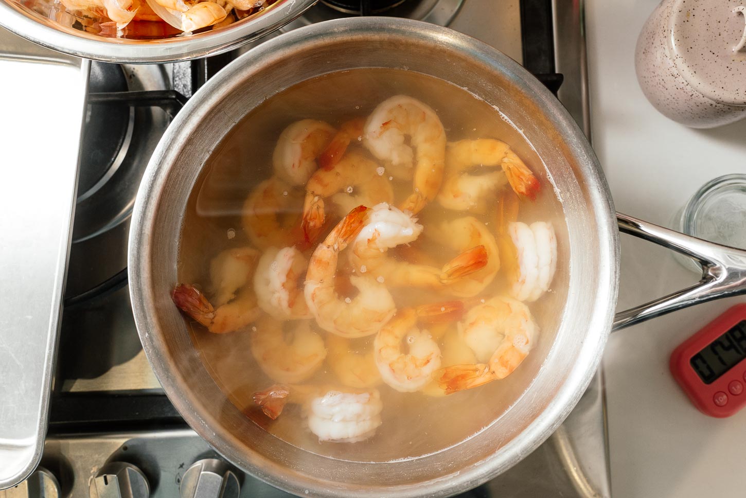 Cocktail de crevettes servi sur glace