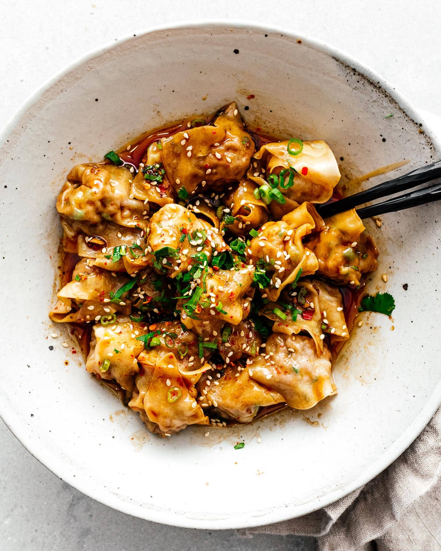 Recette de wontons à l'huile de chili épicée | www.iamafoodblog.com