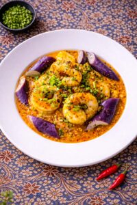 Curry d'aubergines aux crevettes sucré et épicé