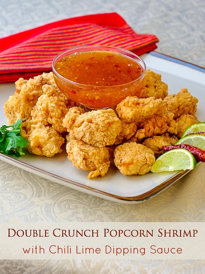 Crevettes pop-corn double croquantes avec trempette chili-lime image avec texte de titre pour Pinterest
