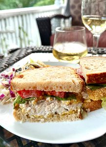 Sandwich au poisson blanc de Jim's Harrison - Monahan's Seafood Market