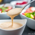 La salsa rosa, une sauce cocktail rose extrêmement populaire en Espagne, est crémeuse, sucrée et piquante. Il est également couramment utilisé comme vinaigrette. #salsa #salsarosa #cocktailsauce #sauce #dressing