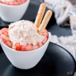 Assez raffinée pour votre dîner de fêtes, mais assez simple pour votre repas-partage de quartier, cette salade espagnole de fruits de mer crémeuse plaira à coup sûr à vos invités toute l'année.